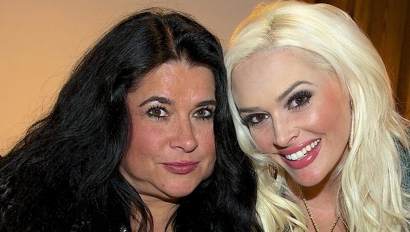 Daniela Katzenberger (re.) mit ihrer Mutter Iris Klein, die mittlerweile auch auf Mallorca lebt. Daniela Katzenberger (re.) mit ihrer Mutter Iris Klein, die mittlerweile auch auf Mallorca lebt.