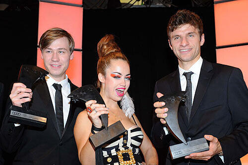Das sind die Preisträger - von links: David Kross (Kategorie Medien), Aura Dione (Musik) und Bayerns Shooting-Star Thomas Müller (Sport).