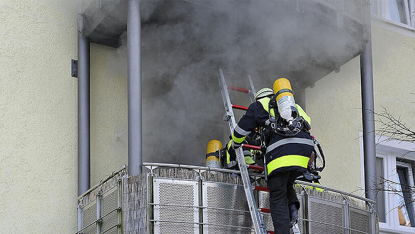 100.000 Euro Schaden, aber keine Verletzte: Die Feuerwehr musste bei einem Küchenbrand in der Lindwurmstraße eingreifen. 100.000 Euro Schaden, aber keine Verletzte: Die Feuerwehr musste bei einem Küchenbrand in der Lindwurmstraße eingreifen.