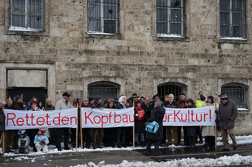 Kultur statt Kahlschlag: Der Kopfbau soll erhalten bleiben, fordern Pasinger Bürger.