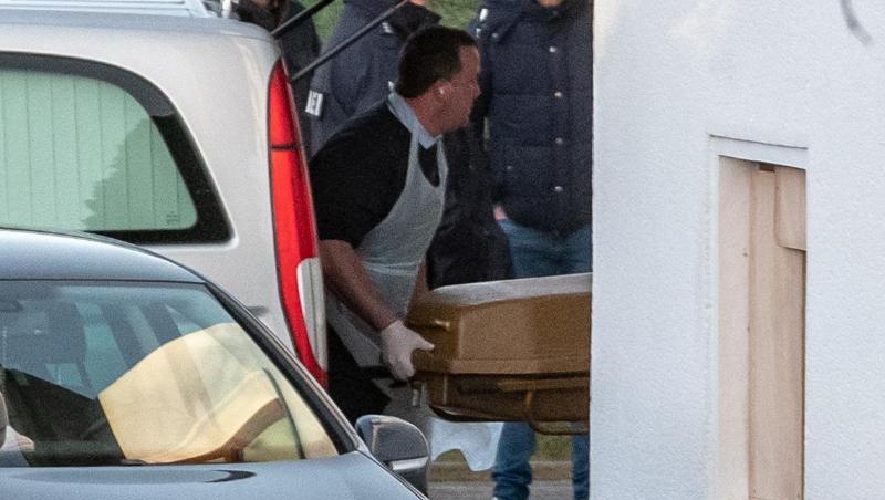Ein Sarg wird aus einem Wohnhaus in Mallersdorf-Pfaffenberg getragen. Foto: Armin Weigel/Archivbild Ein Sarg wird aus einem Wohnhaus in Mallersdorf-Pfaffenberg getragen. Foto: Armin Weigel/Archivbild