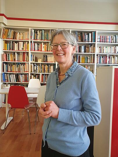 Carola Mörtl muss wöchentlich Ruß am Fensterbrett abwischen. Carola Mörtl muss wöchentlich Ruß am Fensterbrett abwischen.