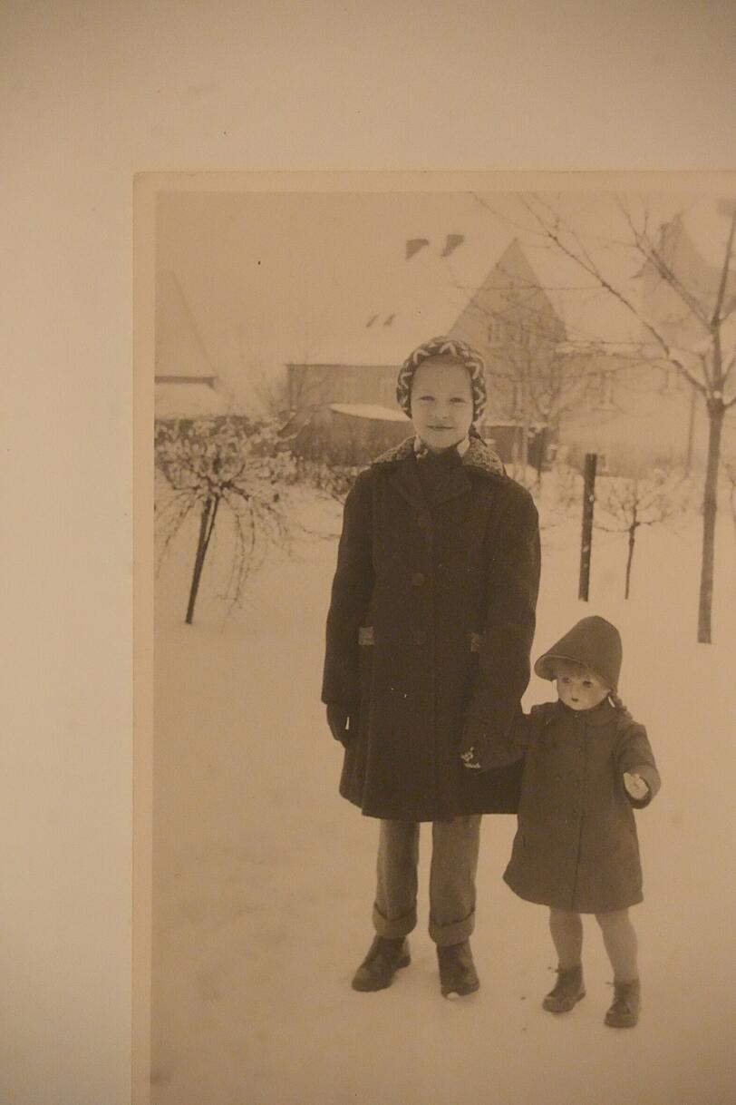 Weihnachten 1958: Maria bekommt mit 10 ihre erste Puppe. Weihnachten 1958: Maria bekommt mit 10 ihre erste Puppe.