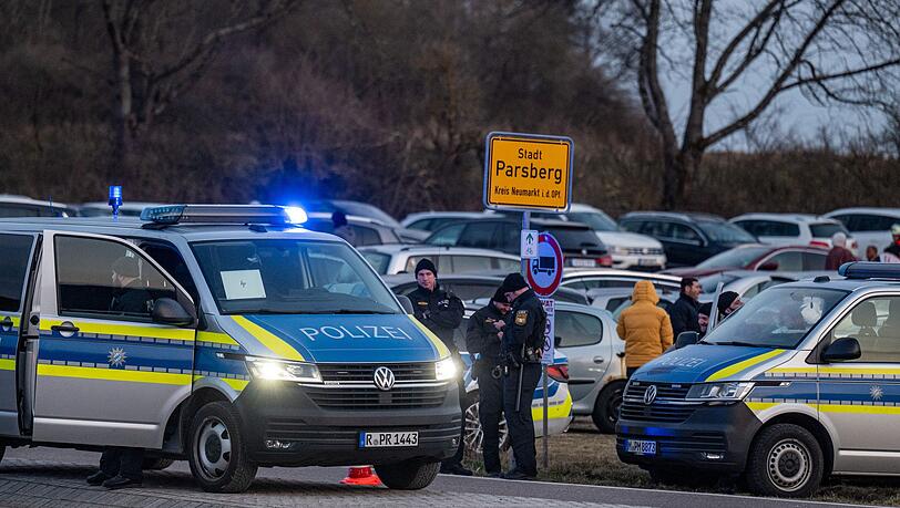 Bei dem kurdischen Neujahrsfest in Parsberg war Ende März ein 39-Jähriger mit einem Messer getötet worden. (Archivbild)