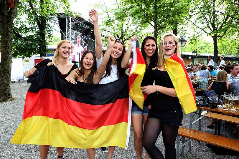 München im Halbfinal-Fieber. Die Bilder vom Public Viewing im Spiel Deutschland gegen Italien.