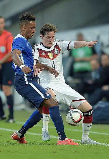 Sebastian Rudy: Ganz schwache Leistung auf der rechten Seite der Viererkette. Verlor beim 1:1 Mix Diskerud aus den Augen. Auch im Offensivspiel mit viel zu vielen Patzern. - Note: 5