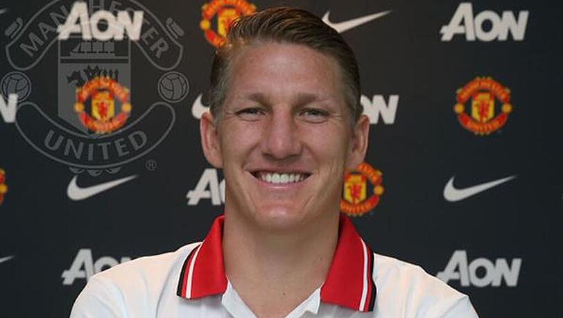 Bastian Schweinsteiger in Manchester-Kluft. Am Mittwoch wurde der Ex-Bayer in Seattle offiziell vorgestellt. Bastian Schweinsteiger in Manchester-Kluft. Am Mittwoch wurde der Ex-Bayer in Seattle offiziell vorgestellt.
