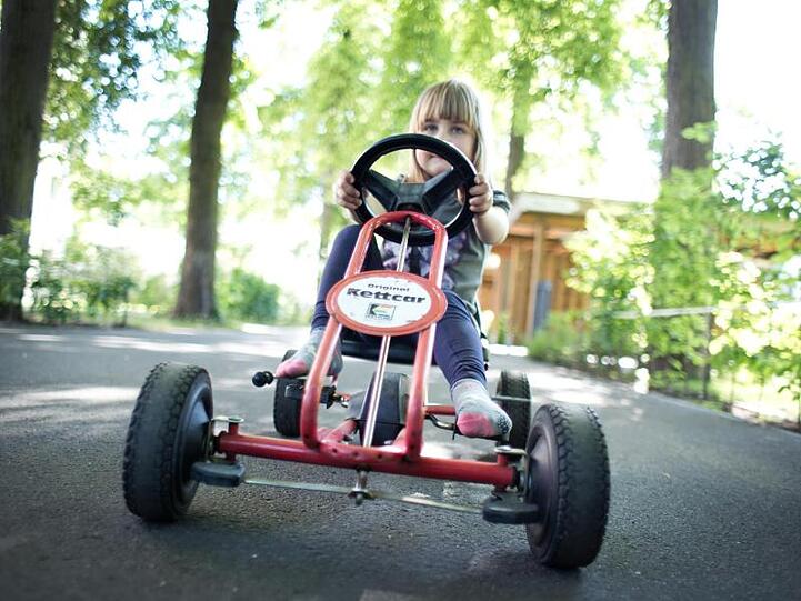 Das Tretauto namens Kettcar ist eines der bekanntesten Produkte der Firma Kettler.