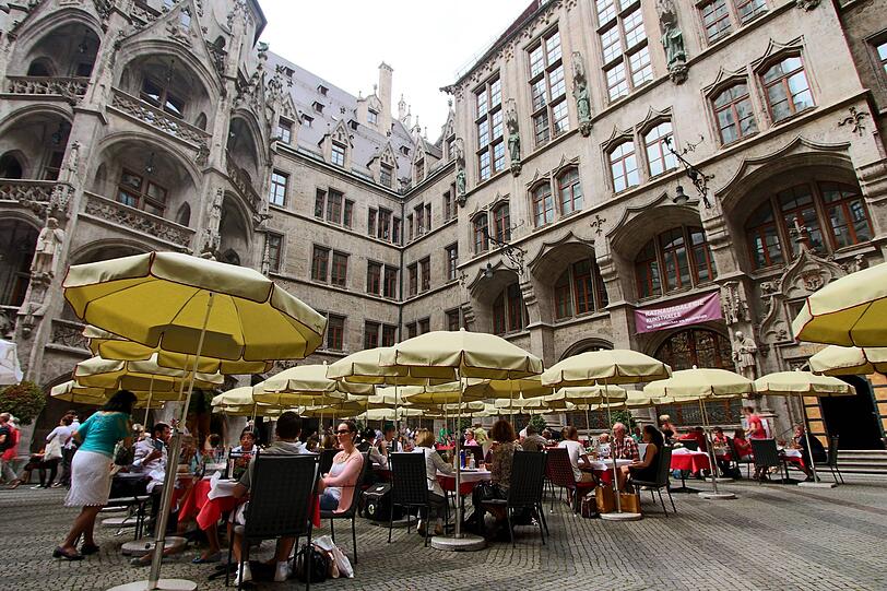 Auch beliebt bisher: Das Café im Innenhof des Rathauses. Auch das hat Ratskeller-Wirt Peter Wieser betrieben. (Archiv) Auch beliebt bisher: Das Café im Innenhof des Rathauses. Auch das hat Ratskeller-Wirt Peter Wieser betrieben. (Archiv)