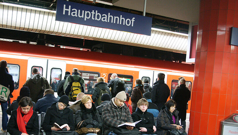 Volle Bahnsteige: Die GDL will zum nStreik bei der Bahn aufrufen. Volle Bahnsteige: Die GDL will zum nStreik bei der Bahn aufrufen.