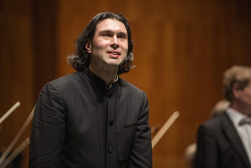 Vladimir Jurowski beim Applaus nach dem Konzert.