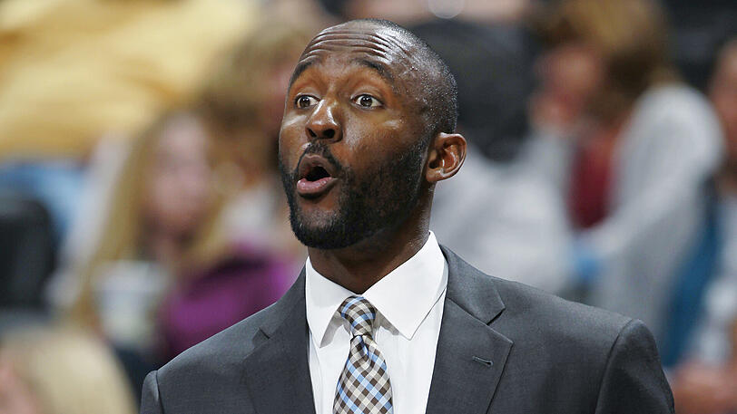 Für Lloyd Pierce ist es der erste Posten als Cheftrainer in der NBA. Seit 2007 hatte er bei mehreren Teams als Assistenzcoach gearbeitet, zuletzt fünf Jahre lang bei den Philadelphia 76ers.