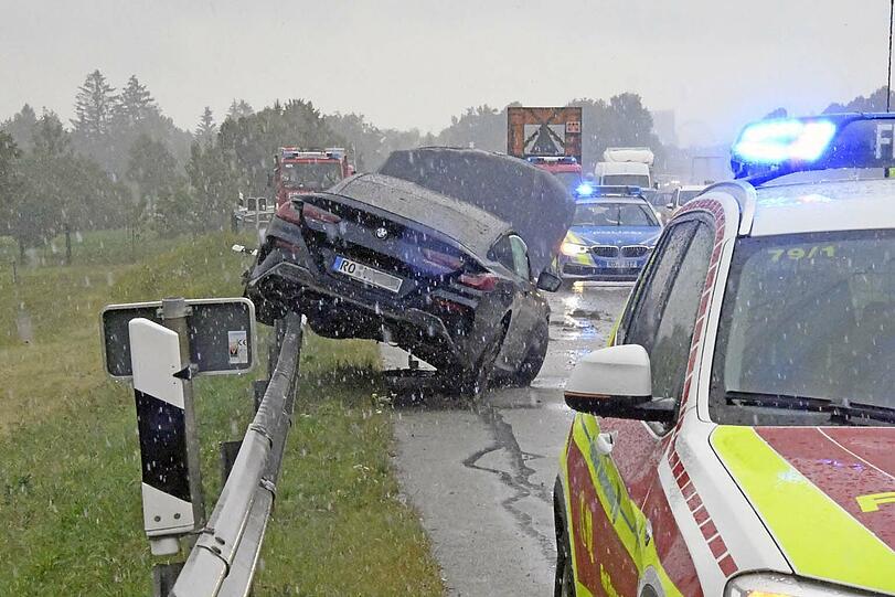 Glück im Unglück hatte am Dienstag ein BMW-Fahrer bei einem Unfall auf der Autobahn 8 nahe der Anschlussstelle Neubiberg.
