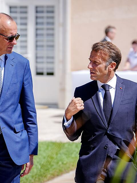 Merz (l) und Macron wollen den EU-Beitrittsprozess gemeinsam beschleunigen. (Archivbild)