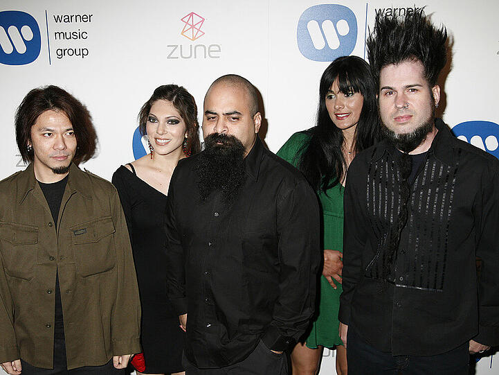 Wayne Static (r.) mit seinen damaligen Bandkollegen von Static-X und Begleitung im Jahr 2007