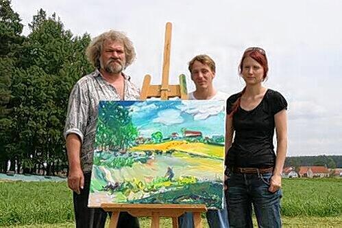 Aus drei mach eins: die Künstler Heinz Thurn, Martin Fürbringer und Meike Lohmann bei Suddersdorf mit ihrem Gemälde.