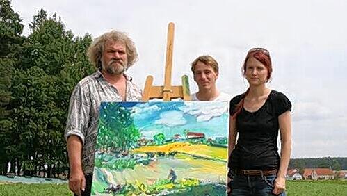 Aus drei mach eins: die Künstler Heinz Thurn, Martin Fürbringer und Meike Lohmann bei Suddersdorf mit ihrem Gemälde. Aus drei mach eins: die Künstler Heinz Thurn, Martin Fürbringer und Meike Lohmann bei Suddersdorf mit ihrem Gemälde.
