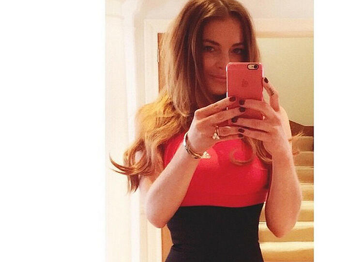 Für eine schlanke Körpermitte zwängt sich Frau heute wohl gerne wieder in ein Korsett, wie Lindsay Lohan demonstriert