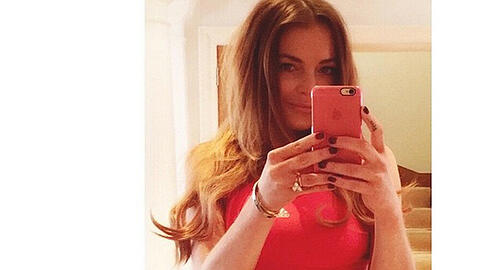 Für eine schlanke Körpermitte zwängt sich Frau heute wohl gerne wieder in ein Korsett, wie Lindsay Lohan demonstriert