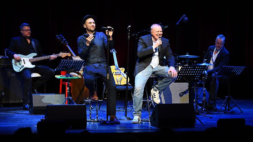 Bühnen-Comeback für Stefan Raab. Zusammen mit Sänger Max Mutzke stand der frühere Entertainer auf der Bühne der Bonner Oper.
