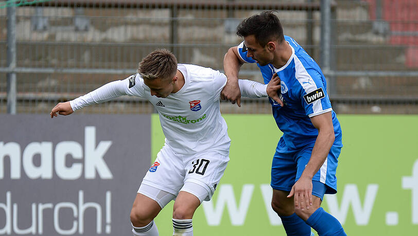 Luca Marseiler (li.) erzielte das 1:0 für die SpVgg Unterhaching gegen die Sportfreunde Lotte. Luca Marseiler (li.) erzielte das 1:0 für die SpVgg Unterhaching gegen die Sportfreunde Lotte.
