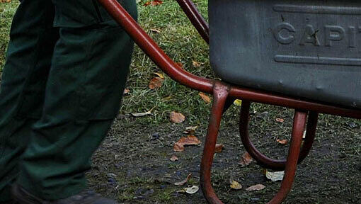 In einer Schubkarre schob der Angeklagte die Leiche durch den Ort. (Symbolbild) In einer Schubkarre schob der Angeklagte die Leiche durch den Ort. (Symbolbild)