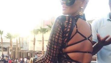 Jayde Pierce scheint Gefallen an dem Po von Amber Rose gefunden zu haben Jayde Pierce scheint Gefallen an dem Po von Amber Rose gefunden zu haben