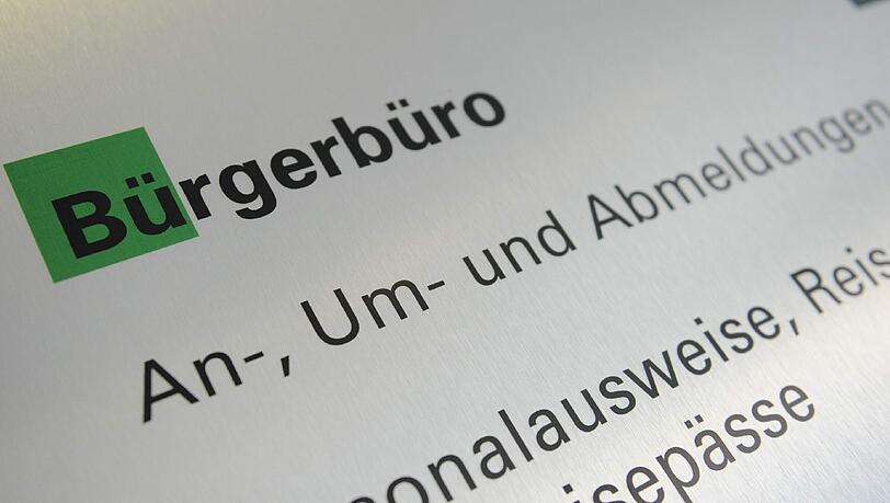 Viele Anliegen ans KVR kann man auch per Post, E-Mail oder online erledigen – und entgeht so langen Wartezeiten. Viele Anliegen ans KVR kann man auch per Post, E-Mail oder online erledigen – und entgeht so langen Wartezeiten.