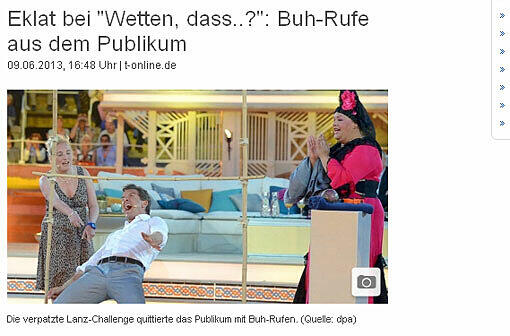 Bei "t-online.de" geht es vor allem um die Limbo-Wette und Buh-Rufe der Zuschauer: "Das gab's bei "Wetten, dass..?" noch nie! Bei der sogenannten Challenge, bei der Moderator Markus Lanz gegen Publikums-Kandidatin Stephanie beim Limbo-Tanz antrat, machten die Zuschauer in der Stierkampfarena von Palma de Mallorca ihrem Ärger durch Buh-Rufe Luft. Der Grund: Die Kandidatin hatte sich - für jeden sichtbar - unter der Stange durchgemogelt und sich den Preis, eine Reise für zwei Personen nach Hawaii, letztlich nur ermogelt."