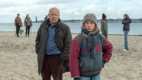"Tatort: Borowski und das ewige Meer": Borowski (Axel Milberg) versucht, durch Klimaaktivistin Leonie (Johanna Götting) den Geschehnissen auf die Spur zu kommen.