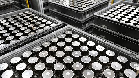 Der US-Elektroautobauer Tesla will den Weg f&uuml;r eine komplette Batteriefertigung im deutschen Werk in Gr&uuml;nheide ebnen. (Archivbild)