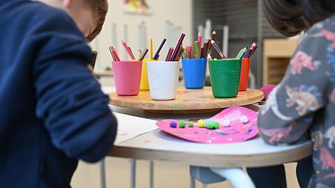 Nur in wenigen Kitas ist die Personalausstattung laut einer Studie optimal. (Archivbild)