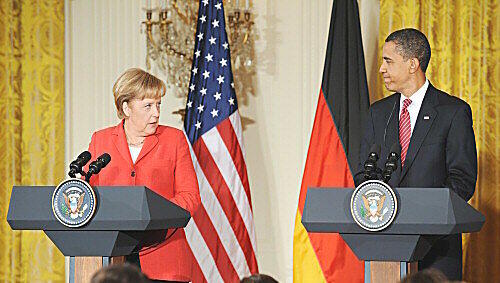 Ein tiefer Blick in die Augen des US-Präsidenten: Merkel und Obama scheinen sich zu verstehen. Ein tiefer Blick in die Augen des US-Präsidenten: Merkel und Obama scheinen sich zu verstehen.