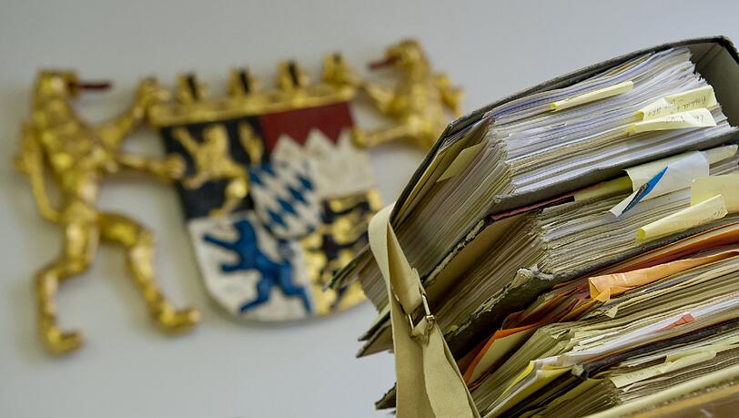 Die Münchner Staatsanwaltschaft ermittelt, ob eine Kandidatin der Sat.1-Abnehm-Show "The Biggest Loser" ihrer Freiheit beraubt wurde. (Symbolbild) Die Münchner Staatsanwaltschaft ermittelt, ob eine Kandidatin der Sat.1-Abnehm-Show "The Biggest Loser" ihrer Freiheit beraubt wurde. (Symbolbild)