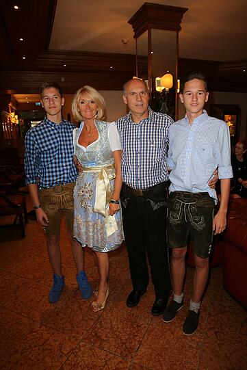 Thomas Beckenbauer mit Ehefrau Ilona und den Söhnen Raphael und Niclas.