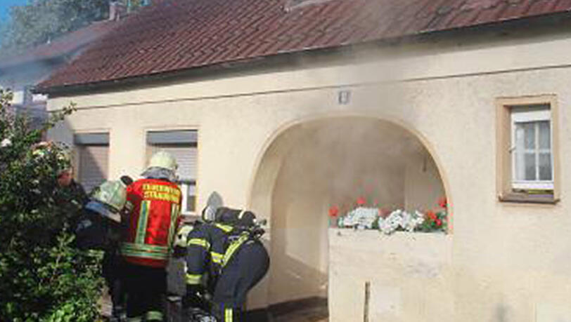 Straubing: Eine 90-Jährige hat sich nicht mehr aus dem Erdgeschoss dieses Hauses retten können. Straubing: Eine 90-Jährige hat sich nicht mehr aus dem Erdgeschoss dieses Hauses retten können.