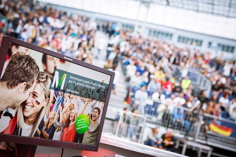 40 Quadratmeter High-End-LED-Leinwand, 2000 Zuschauer, Musik, Essen und Trinken &ndash; und WM-Spannung pur: Sei live dabei beim packendsten Fußballerlebnis Münchens im MAC-Forum am Flughafen.