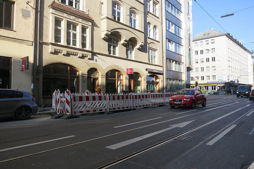 Die Baustelle am Beginn der Fraunhoferstraße nervt seit Monaten Anwohner, Rad- und Autofahrer.
