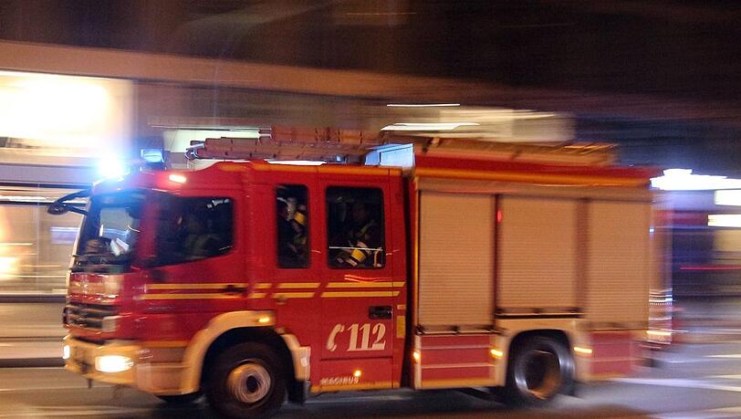 Die Feuerwehr rückte wegen des Küchenbrandes aus. Die Feuerwehr rückte wegen des Küchenbrandes aus.