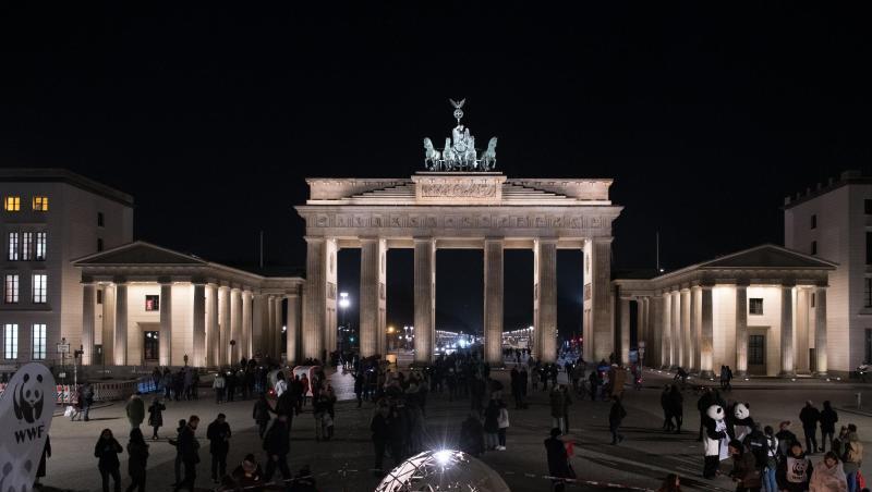 Am Brandenburger Tor gehen bei der "Earth Hour" die Lichter aus. Am Brandenburger Tor gehen bei der "Earth Hour" die Lichter aus.