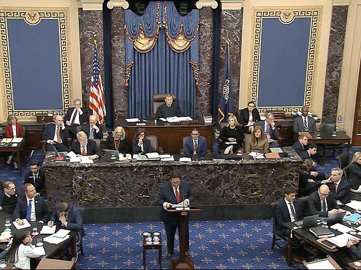 Jay Sekulow, einer von Donald Trumps persönlichen Anwälten und Co-Leiter seines Verteidigerteams, spricht im US-Senat in Washington.