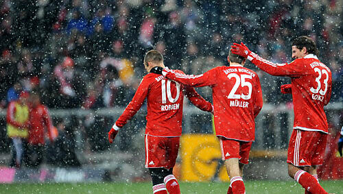 Kalt war's in der Arena - aber die Bayern glänzten trotzdem. Kalt war's in der Arena - aber die Bayern glänzten trotzdem.