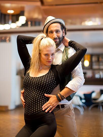 Larissa Marolt macht beim Tanztraining mit Massimo eine Top-Figur. Die Bilder!
