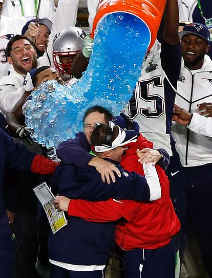New England 28 - Seattle 24: So feierten die Patriots ihren Sieg.