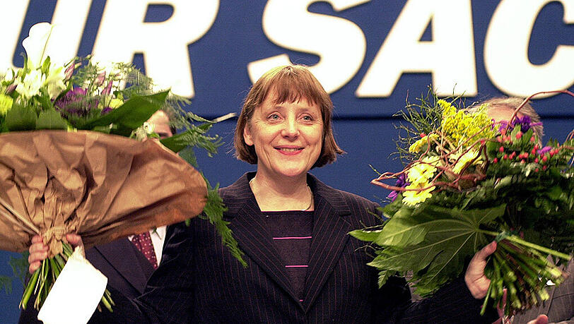 10.04.2000: Angela Merkel wird an die Spitze der CDU gewählt. 10.04.2000: Angela Merkel wird an die Spitze der CDU gewählt.