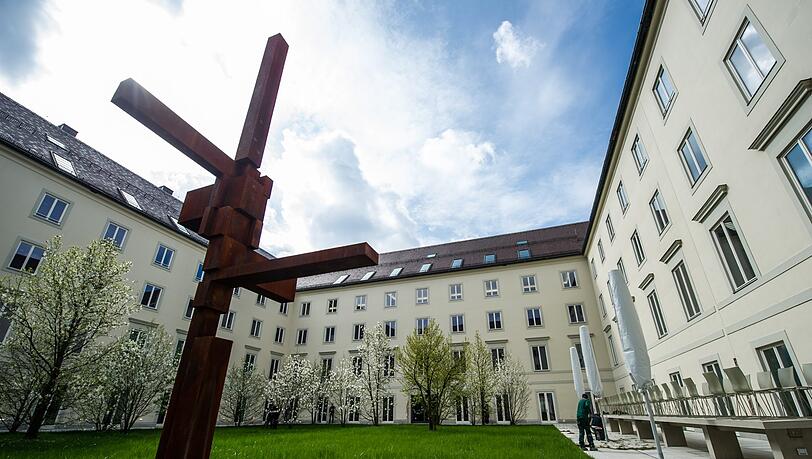 Eine Aufnahme des Innenhofs des Ordinariats München. Juristen fordern Durchsuchungen unter anderem der Räumlichkeiten des Erzbistums München Freising Eine Aufnahme des Innenhofs des Ordinariats München. Juristen fordern Durchsuchungen unter anderem der Räumlichkeiten des Erzbistums München Freising