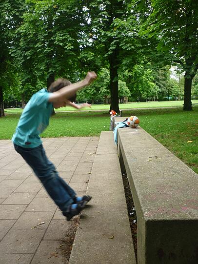 "Mein Sohn hat sich vor einem halben Jahr in Parkour und Freerunning verliebt. Bei dieser modernen Sportart geht es um Schnelligkeit, Ausdauer, Balance und Präzision."