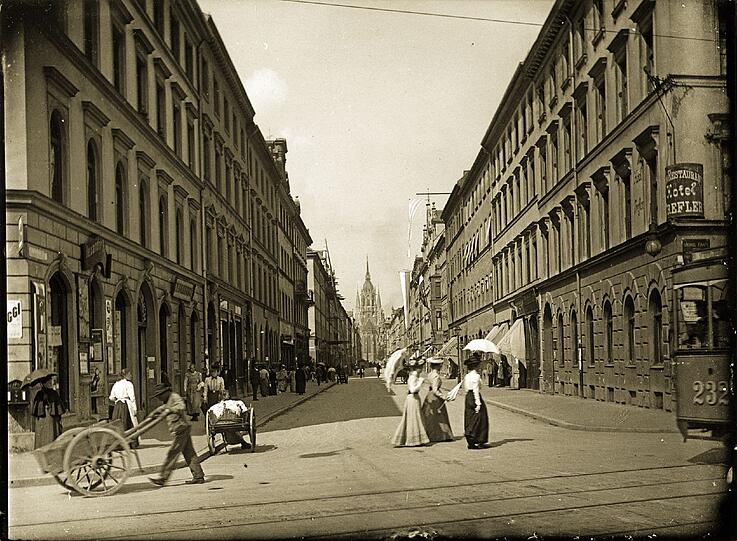 Die Landwehrstraße. 1905 von der Sonnenstraße aus aufgenommen.