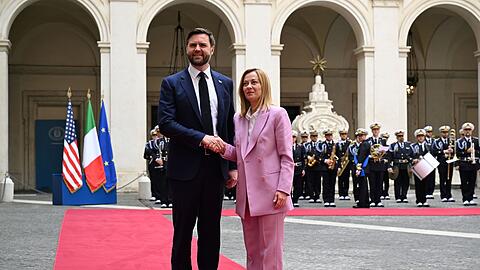 Italiens Ministerpräsidentin Giorgia Meloni empfängt US-Vize JD Vance.