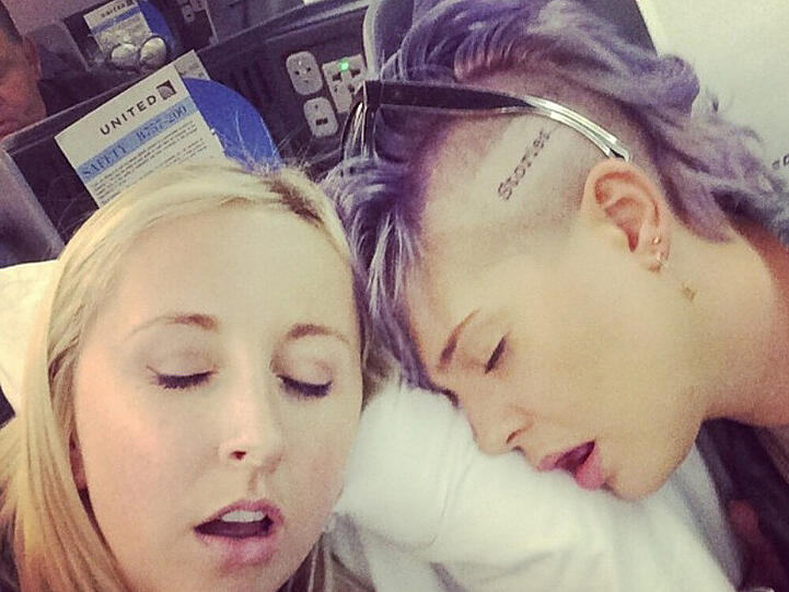 Dieses Bild postete Kelly Osbourne. Schön zu sehen: Ihr neues Tattoo